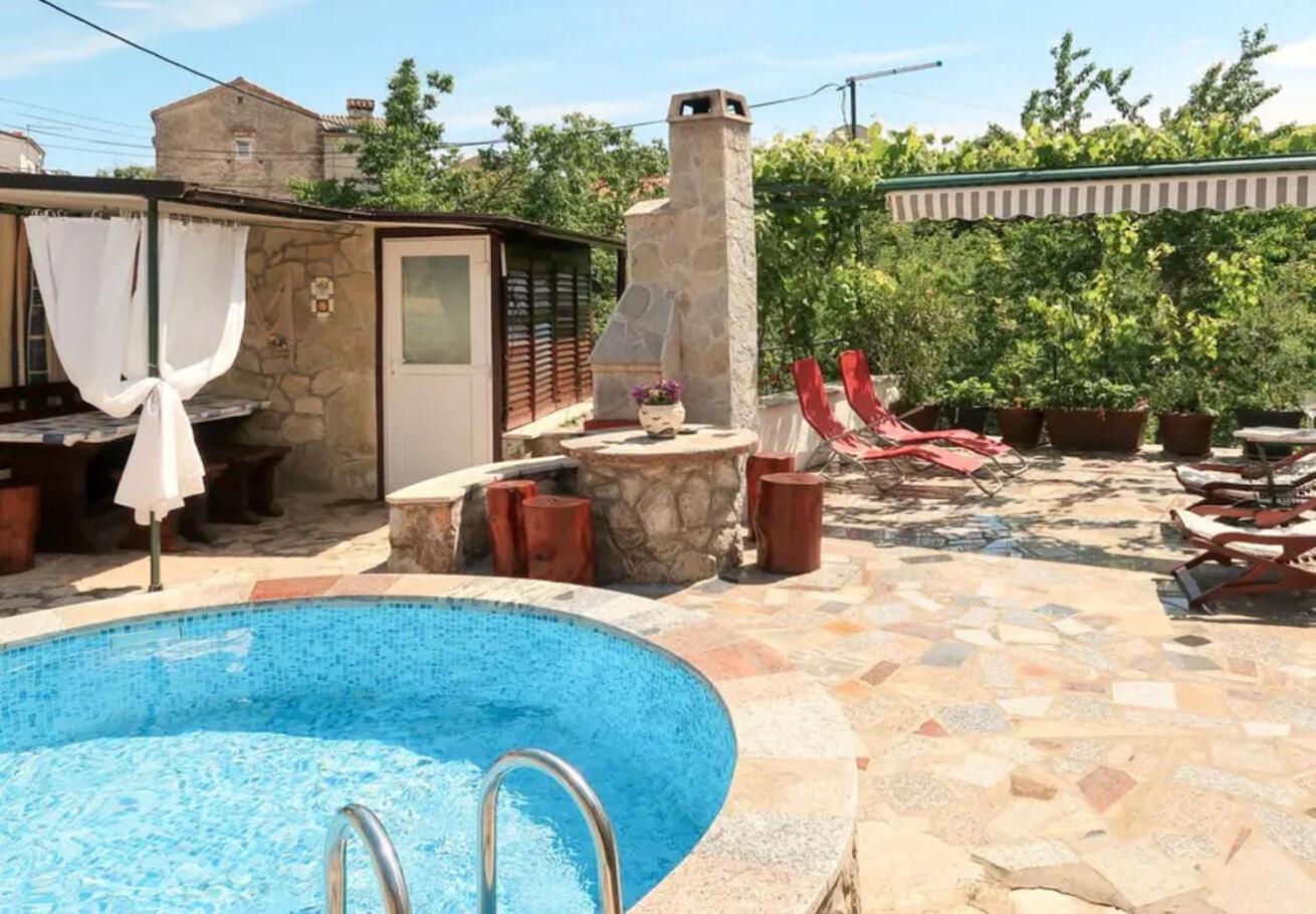 Holiday Home Ana- With Pool Kornić Exteriör bild